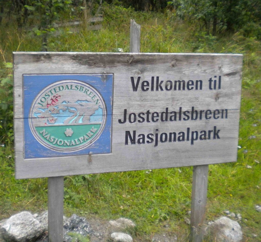 Cartel de bienvenida al Parque Nacional de Jostedalsbreen