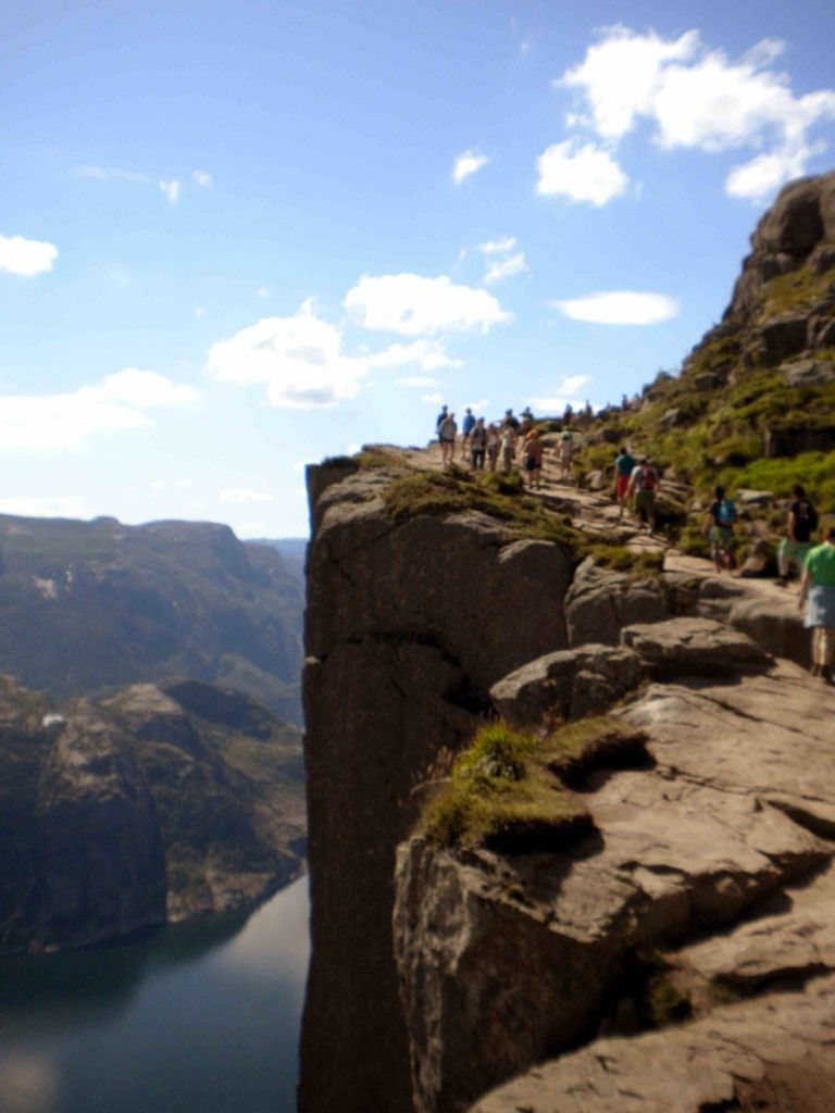 Caminando por el borde del precipicio, Preikestolen