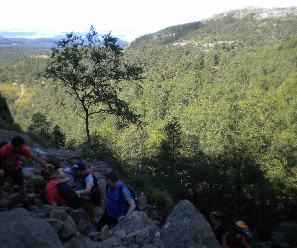 Momento de la subida al Preikestolen