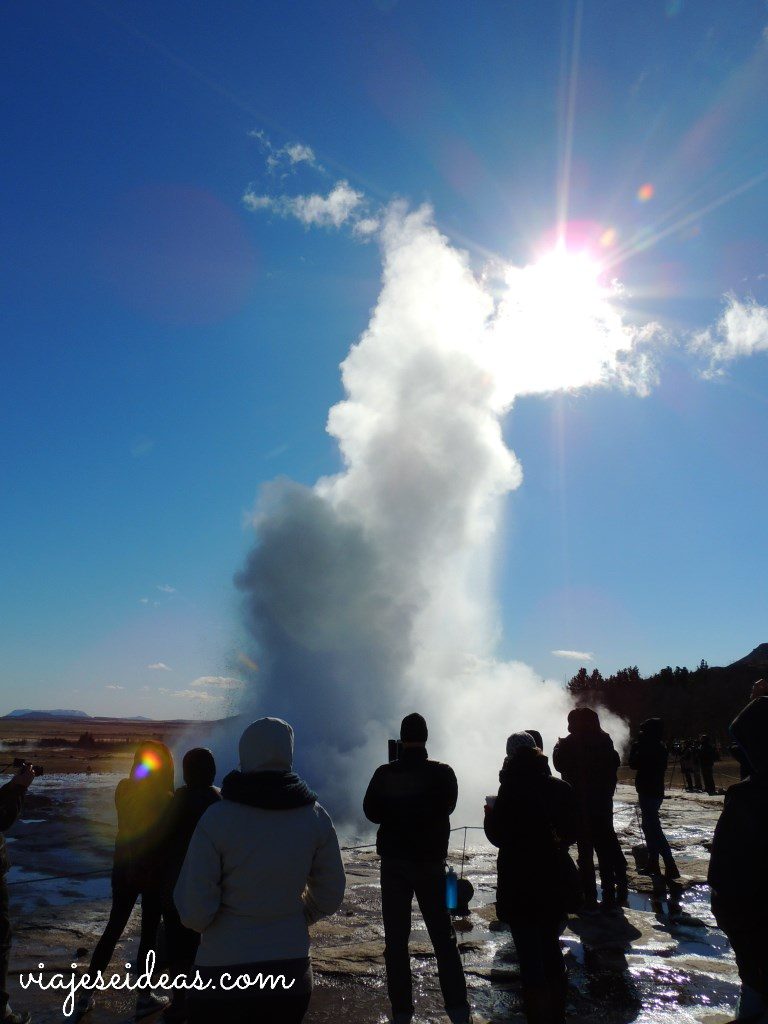 Géiser Strokkur en Geysir en Islandia