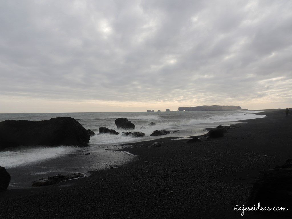 Playa de Reynisfjara en Islandia