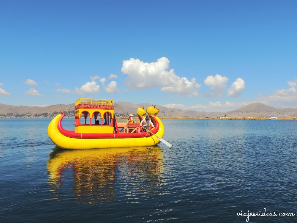 Barco isla de los Uros