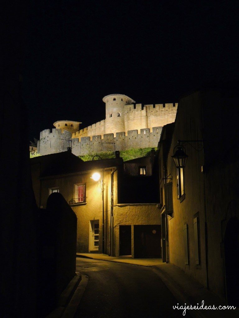 Carcassonne de noche, ruta por Occitania