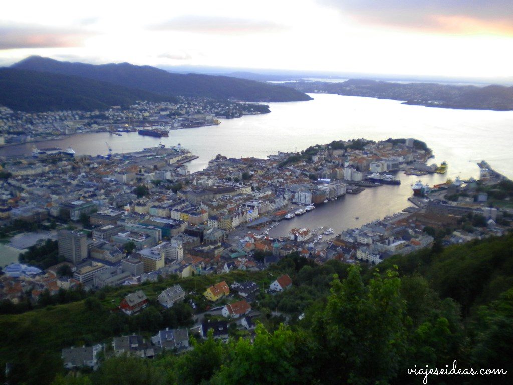 Vista de Bergen desde el Monte Floyen