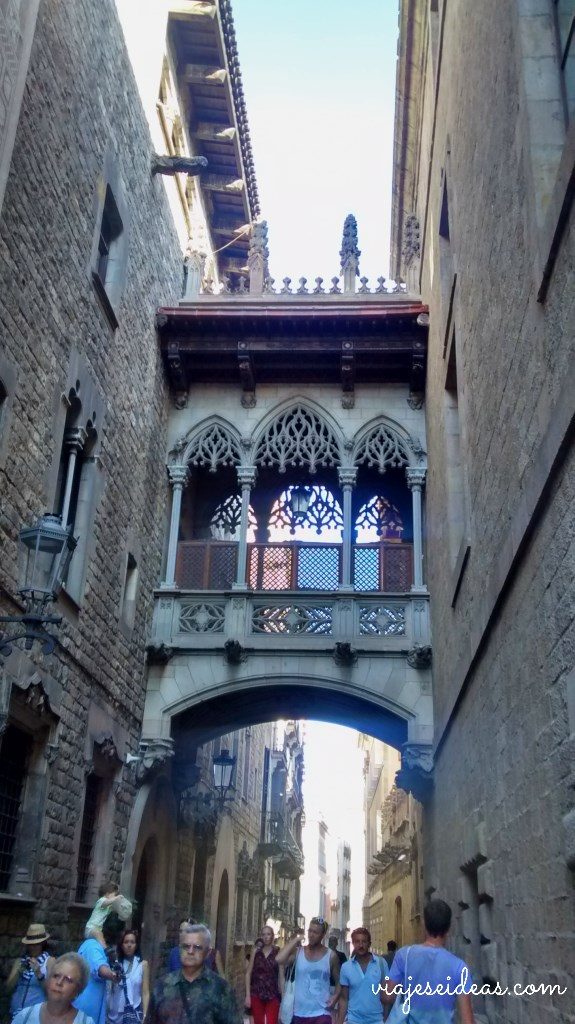 Carrer del Bisbe, Barrio Gótico de Barcelona