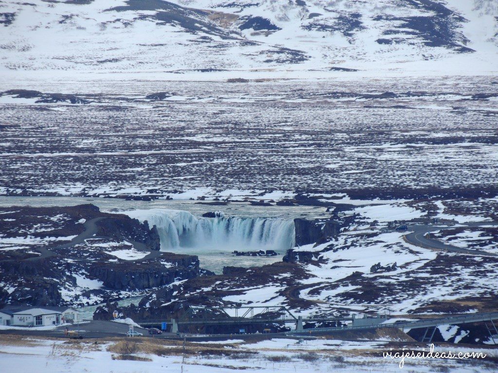 Cascada Godafoss en Islandia