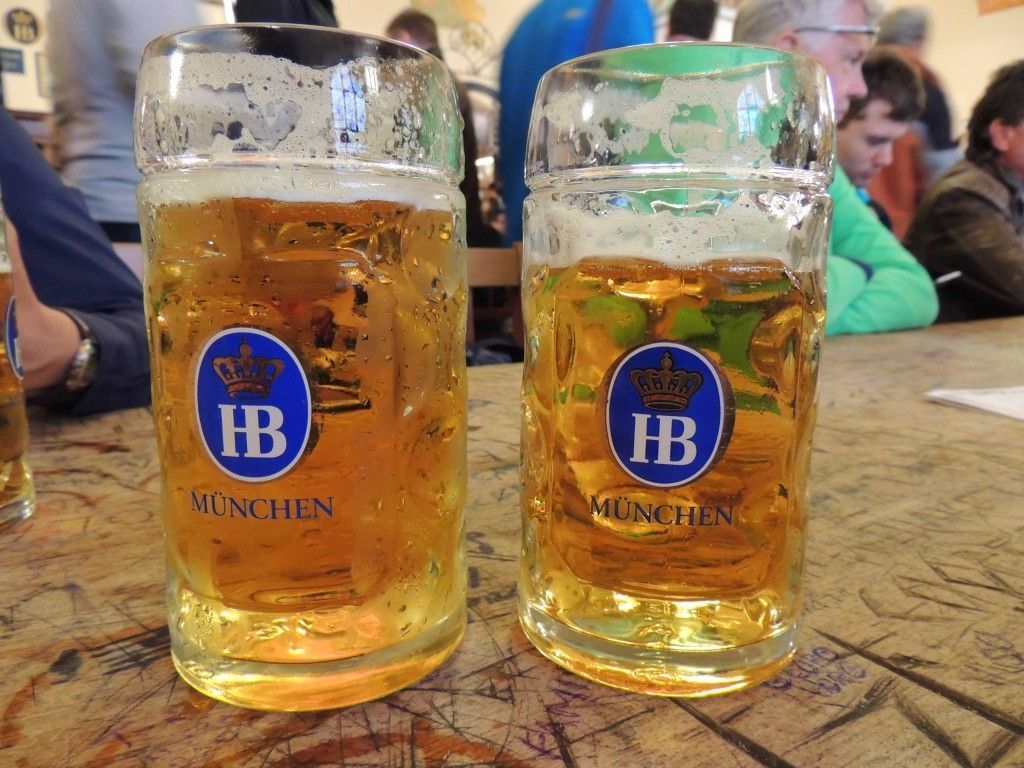 Cerveza en la cervecería Hofbräuhaus, Múnich