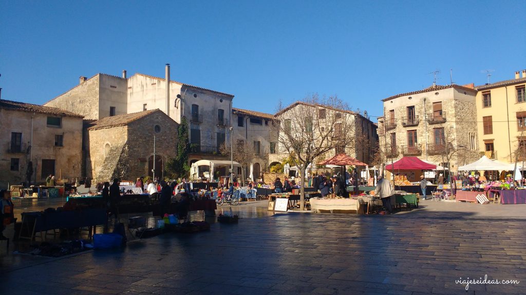 Besalú - plaza sant pere