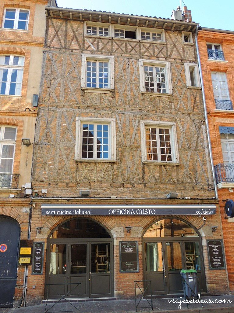 edificio de ladrillo en Toulouse