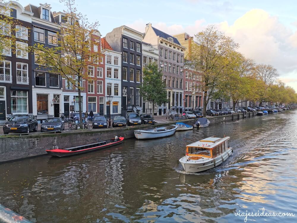 Que hacer en Ámsterdam, navegar por los canales