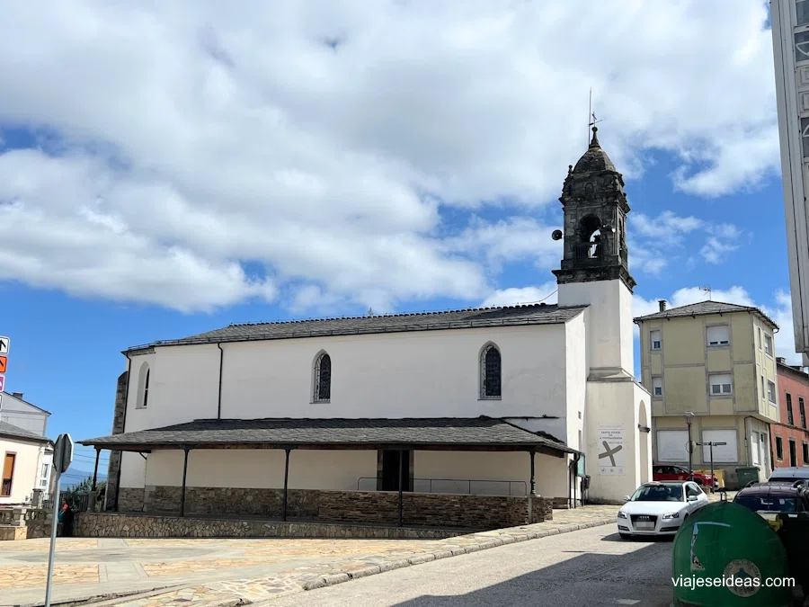 Exterior de la iglesia desde la plaza