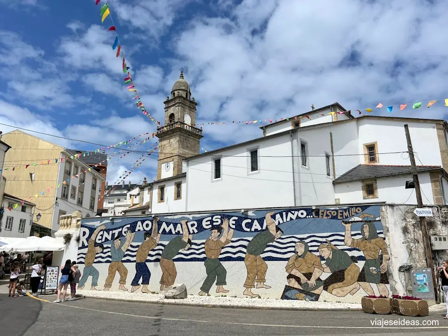 Iglesia y mural