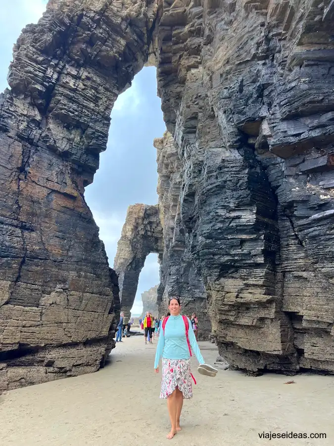 Yo en la playa de las Catedrales