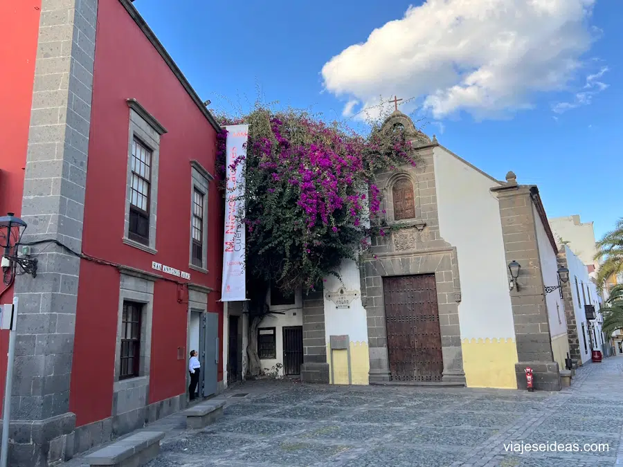 Fachada de la ermita
