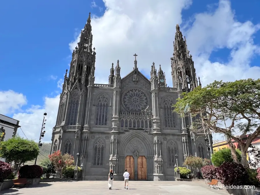 Fachada de la iglesia de Arucas