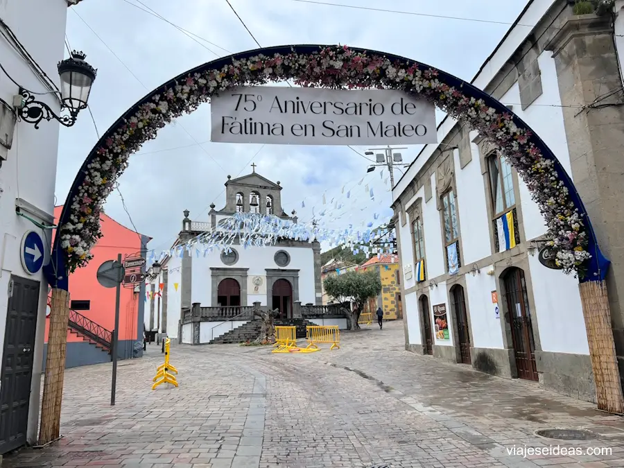 Fachada de la iglesia