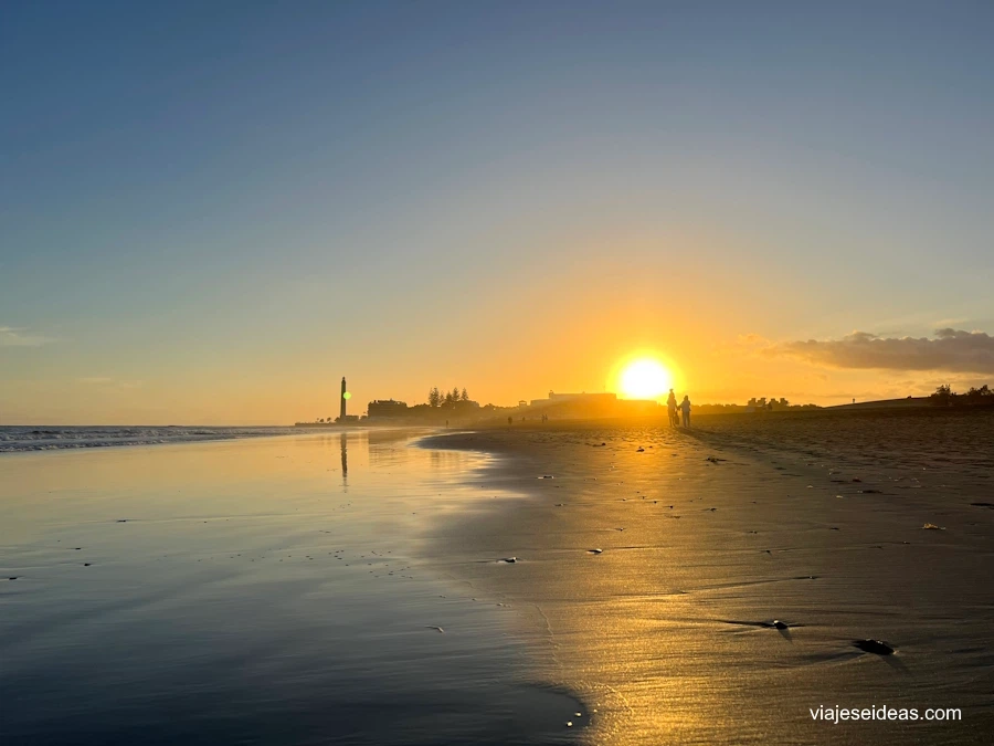 La playa al atardecer