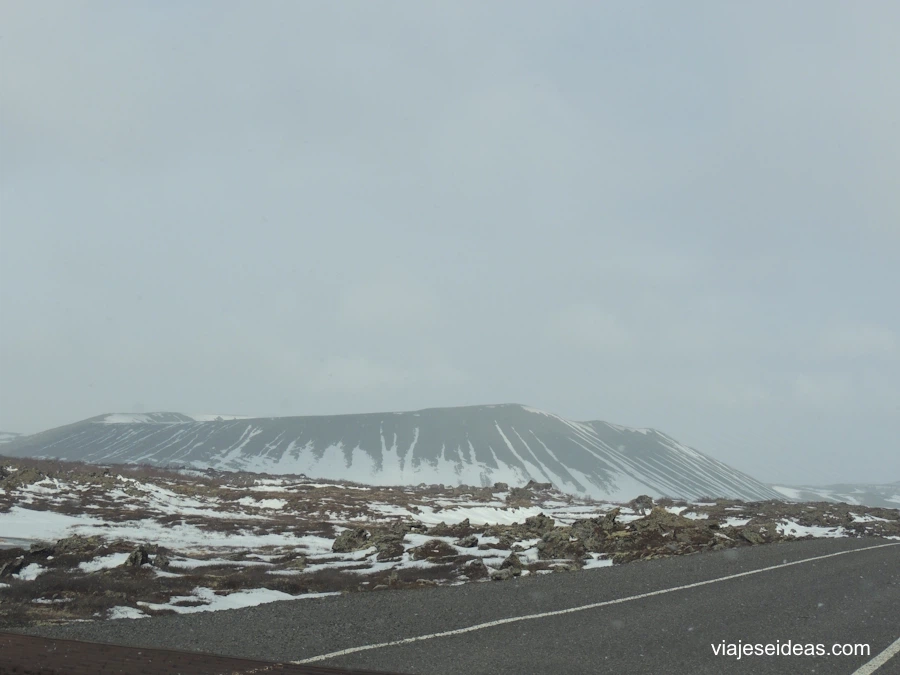 Cráter visto desde la carretera