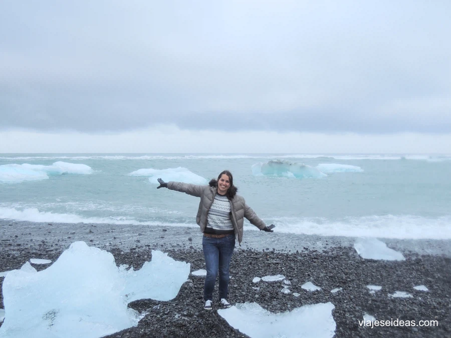 Yo entre icebergs en la playa