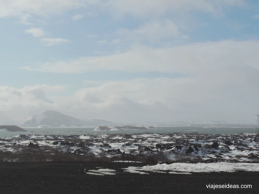 Vista del lago desde Dimmuborgir