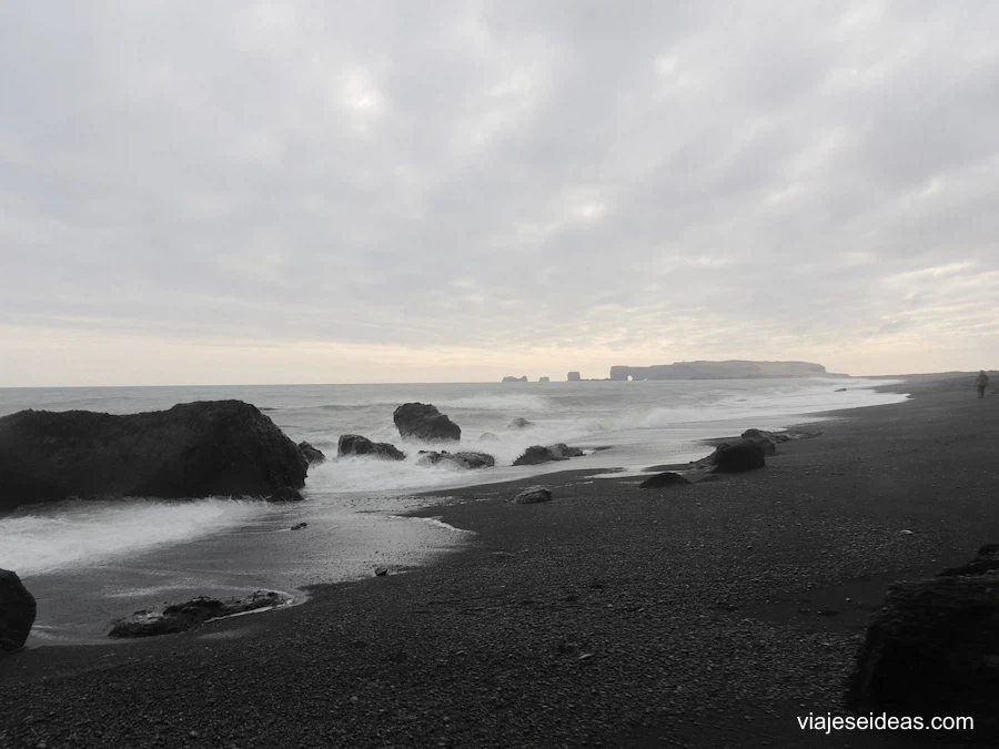 La playa de arena negra