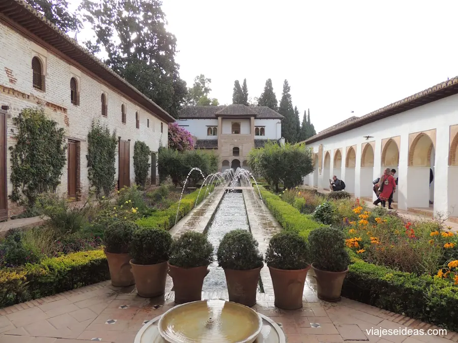Patio de la Acequia en el Generalife