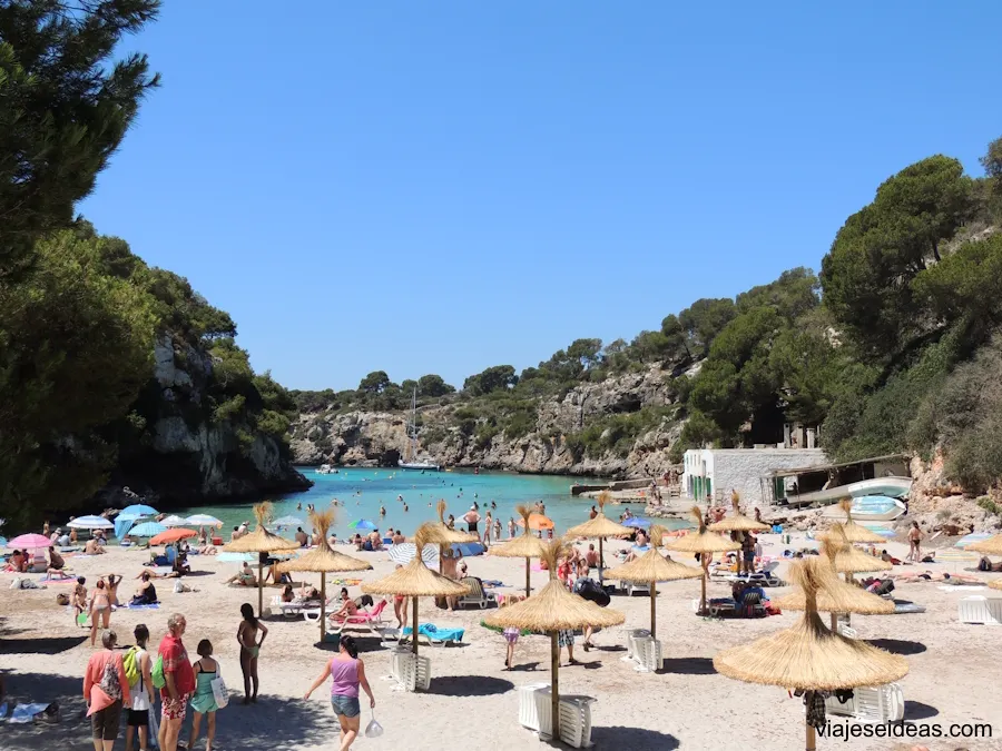 En la playa de Cala Pi
