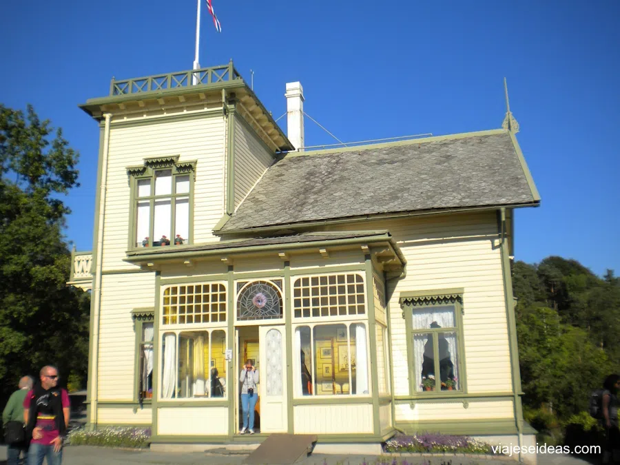 Fachada del jardín