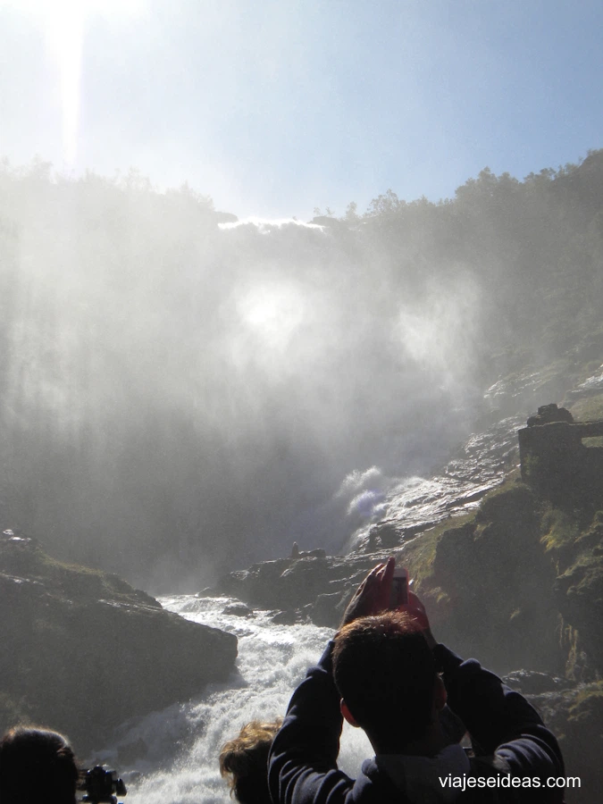 La cascada durante la actuación