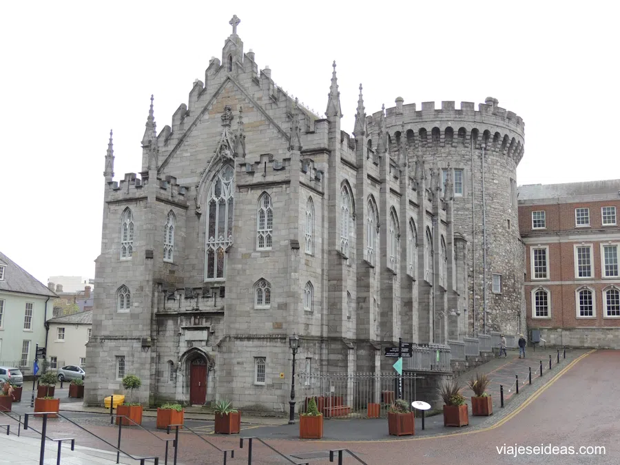 Capilla Real junto al castillo