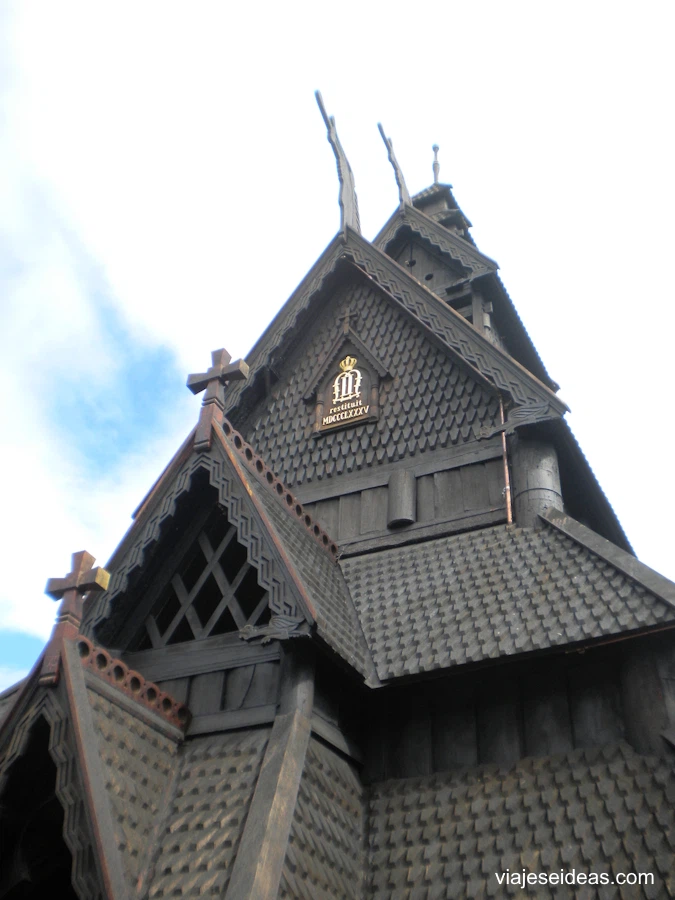 Iglesia de madera de Gol